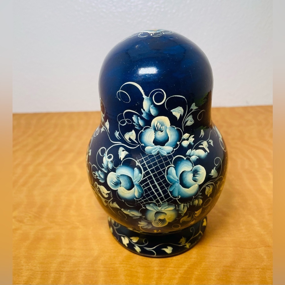 Set of Blue and White Matryoshka Dolls - Picture 6 of 13
